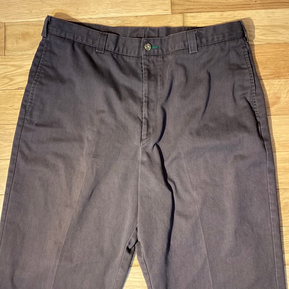 Vintage Tommy Hilfiger Embroidered Crest Pleated Chinos in brown size 36 x 30 - Picture 3 of 12